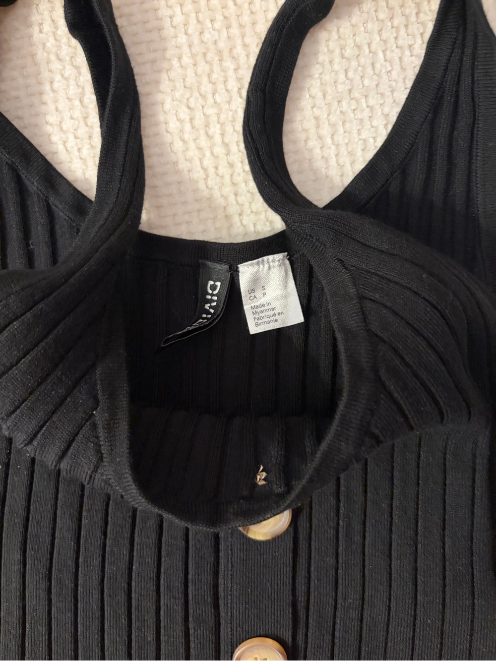 Divided Black Ribbed Button-Front Crop Tank - Picture 2 of 3